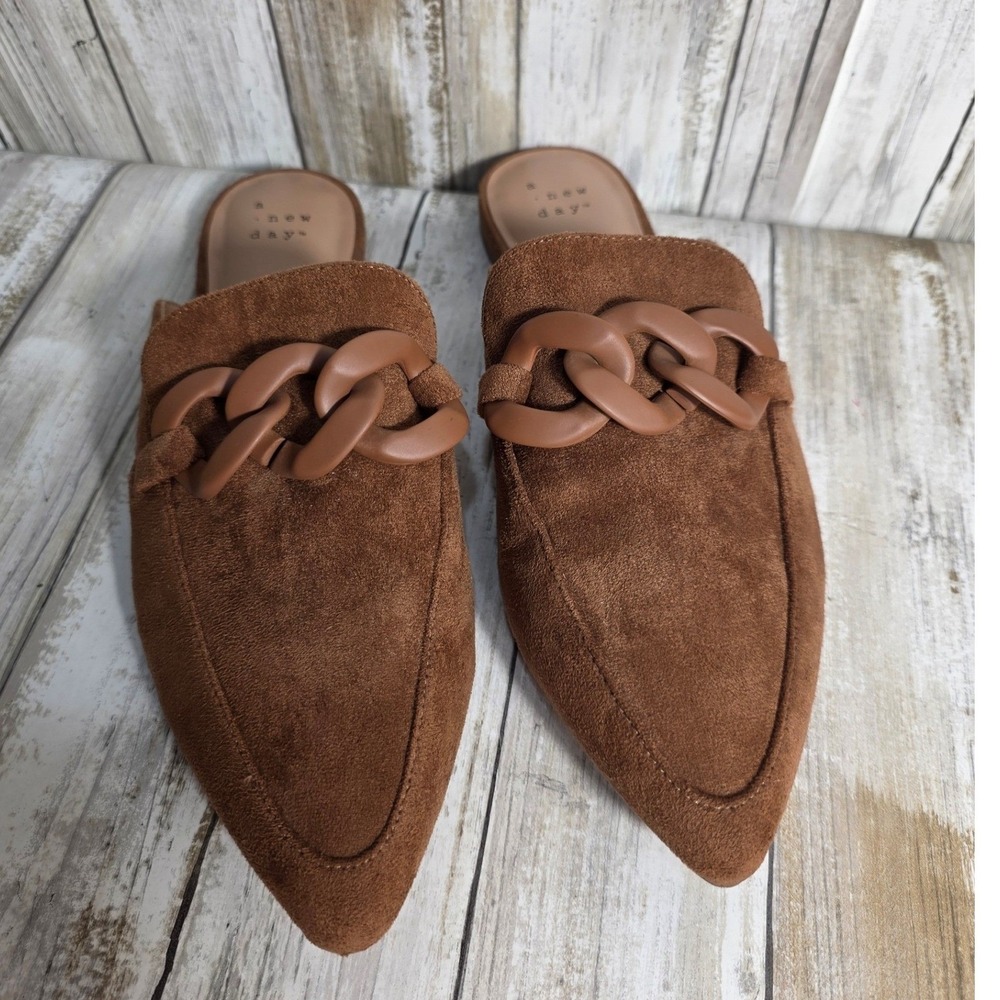 A New Day Womens Cognac Brown Faux Suede Pointed Toe Chain Link Mules Size 7 - Picture 4 of 8